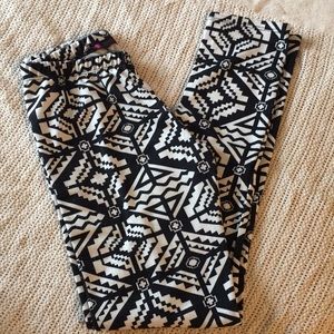 Black/white aztec leggings